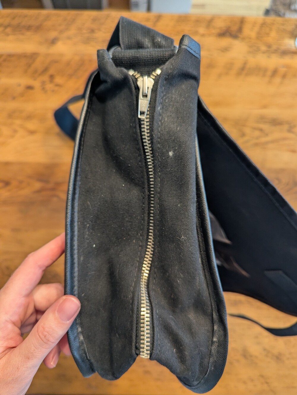 Danish Globetrot Messenger Bag - Picture 5 of 6